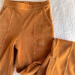 Alo Micro Corduroy Winter Break Flare Pant - Toffee XS